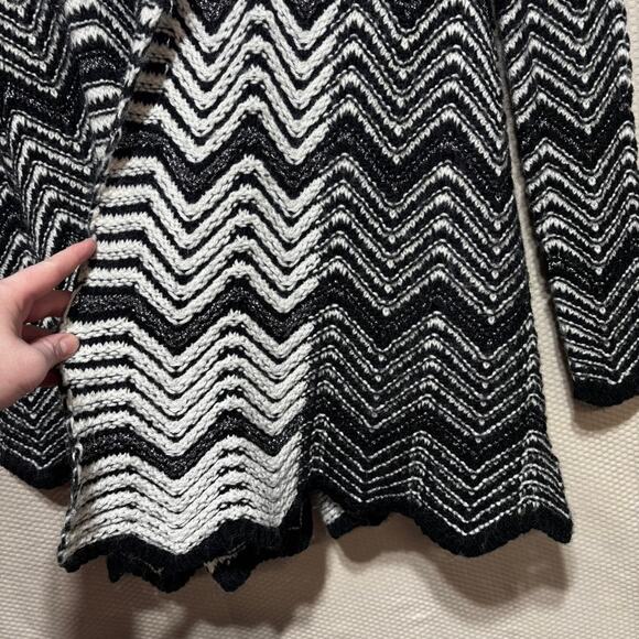 Laura Ashley Black White Chevron Knit Cardigan Size M Metallic Accents - Picture 3 of 9